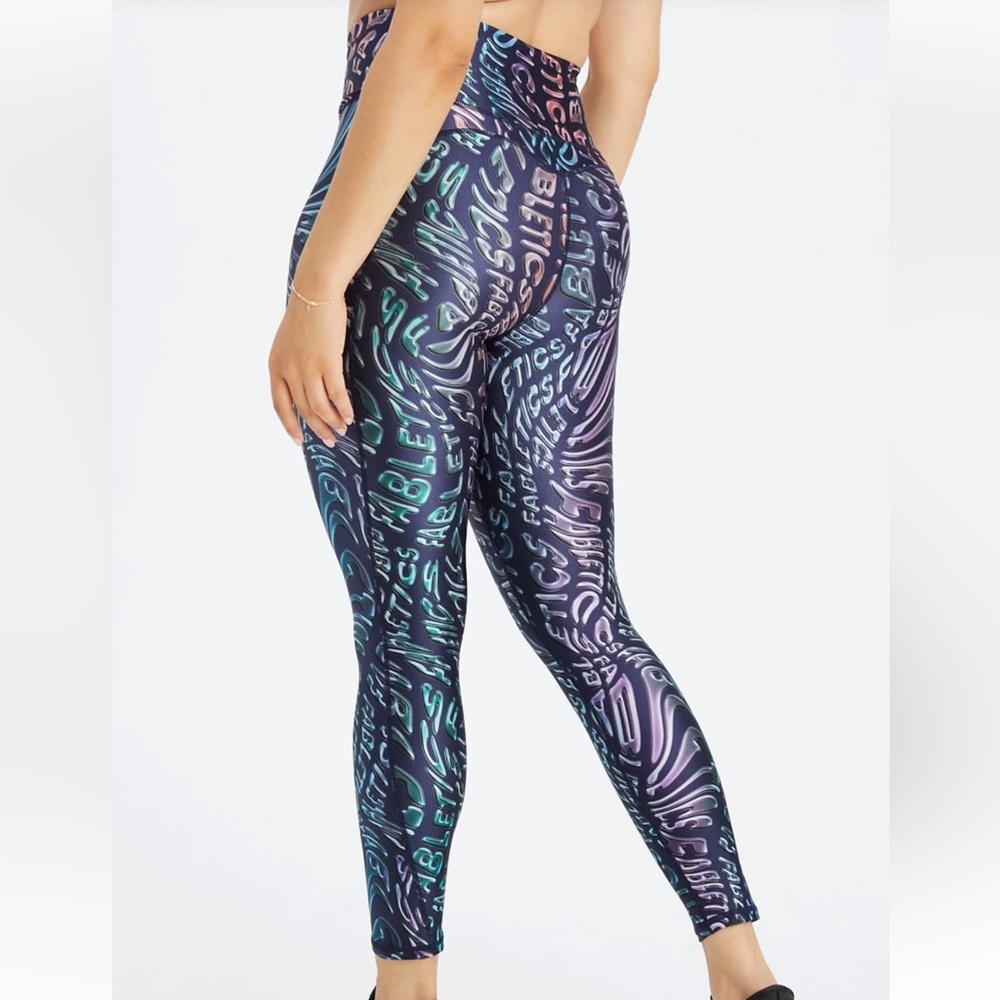 Fabletics Ultra High-Waisted Shine 7/8 Legging - Picture 5 of 6